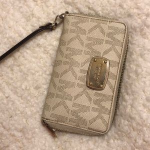 Michael Kors wristlet